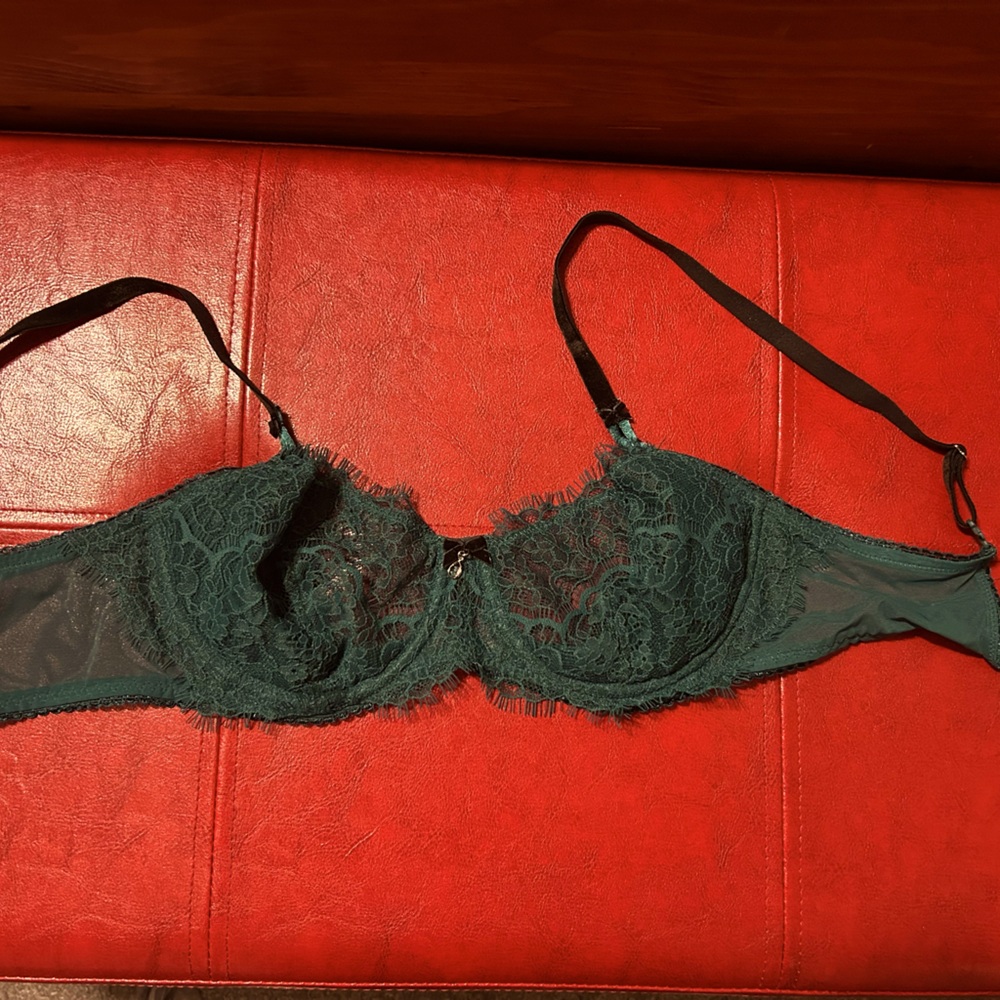 NWOT Victoria’s Secret Wicked unlined lace balconette bra- 32D